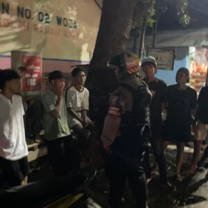 PATROLI DIALOGIS SAT SAMAPTA POLRES DOMPU AJAK GENERASI MUDA JAGA KAMTIBMAS DAN HINDARI AKTIVITAS HINGGA LARUT MALAM