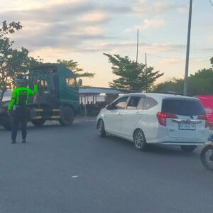 “Rawan Sore” Satlantas Polres Bima Kabupaten Laksanakan Penjagaan dan Gatur Lalin di Titik Rawan
