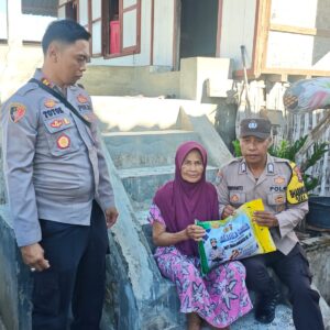 Jelang Hari Bhayangkara Ke-80, Polsek Buer Salurkan Bantuan Sembako untuk Warga Kurang Mampu dan Lansia