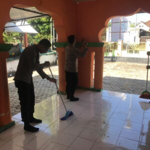 Sambut Hari Bhayangkara ke-80, Polsek Rhee Gelar Bakti Religi di Masjid Nurul Yaqin