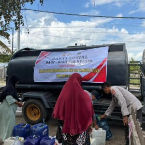 Wujud Empati dan Berbagi Kebahagiaan, Momentum Hari Bhayangkara Ke-80 Polres Bima Kabupaten Salurkan 5000 Liter Air Bersih