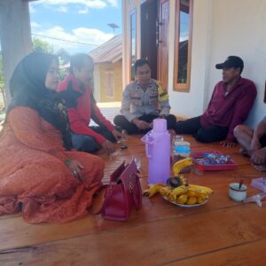 Bhabinkamtibmas Desa Rarak Ronges Sosialisasikan Pencegahan TPPO, Warga Diimbau Gunakan Jalur Resmi untuk Bekerja ke Luar Negeri