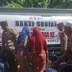 Krisis Air Kemarau, Polres Lombok Barat Salurkan Bantuan