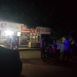 21.00 Wita, Lampu Biru Polsek Bayan Keliling 3 Titik Vital: Blue Light Jaga Anyar Aman