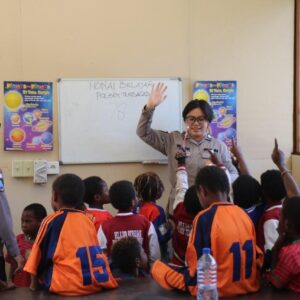 Melalui Honai Belajar, Ops Damai Cartenz Kenalkan Dunia dan Tata Surya kepada Anak-anak di Tembagapura, Timika, Papua Tengah