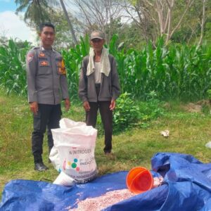 Dukung Program Asta Cita, Bhabinkamtibmas Desa Mokong Sambangi Petani di Persawahan Dusun Pelita