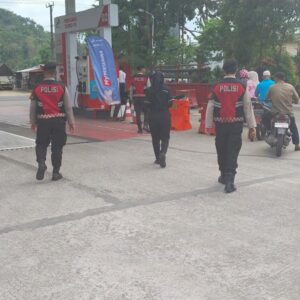 Antisipasi Kelangkaan BBM, Polres Lombok Barat Gelar Patroli di SPBU