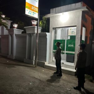 Antisipasi Kriminalitas Malam, Polsek Kuripan Gelar Patroli Blue Light