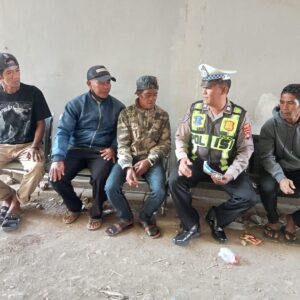 Satlantas Polres Bima Kabupaten Ajak Warga di Kecamatan Belo Tertib Berlalulintas Dalam Program “Satlantas Menyapa”