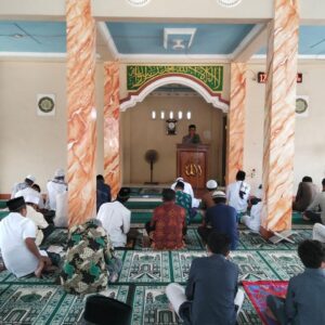 Kanit Binpolmas Polres Dompu Jadi Khotib dan Imam Sholat Jumat, Wujudkan Kedekatan Polri dengan Masyarakat Melalui Pendekatan Keagamaan