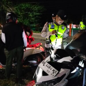 RYD Polsek Taliwang Ciptakan Situasi Kondusif, Polisi Intensifkan Patroli dan Pemeriksaan Kendaraan