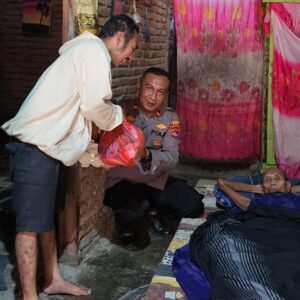 Menyongsong Hari Bhayangkara ke-80, Polsek Bolo Salurkan Bantuan Sosial Bagi Para Lansia