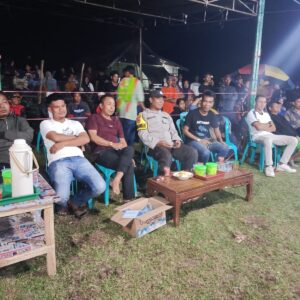 Bhabinkamtibmas Kelanir Amankan Hiburan Rakyat Kecimol di Seteluk, Acara Berlangsung Aman dan Meriah