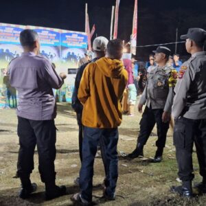 Patroli Blue Light Polsek Kempo Perkuat Keamanan Malam Hari, Polisi Humanis Beri Edukasi Kamtibmas kepada Masyarakat