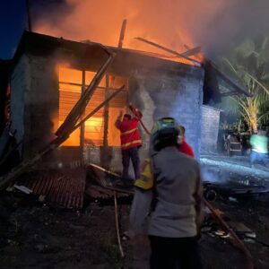 Diduga Akibat Korsleting Listrik, Satu Unit Rumah di Desa Sabedo Ludes Terbakar
