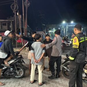 Patroli Malam, Bhabinkamtibmas Renteng Antisipasi Balap Liar dan Gangguan Kamtibmas