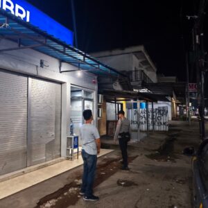 Patroli Sambang Objek Vital, Polsek Pringgarata Perkuat Pengamanan Bank BRI