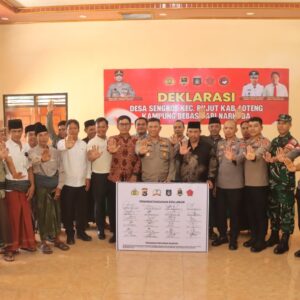‎Polres Loteng Deklarasikan Kampung Bebas dari Narkoba di Desa Sengkol Kecamatan Pujut. ‎