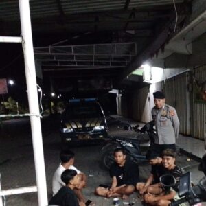 Polsek Praya Intensifkan Patroli Malam Hari di Kawasan Pertokoan untuk Antisipasi Gangguan Kamtibmas