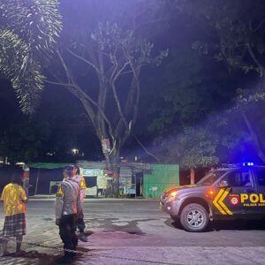 Personel Polsek Sakra Barat Lakukan Patroli Antisipasi Tindak Kriminal