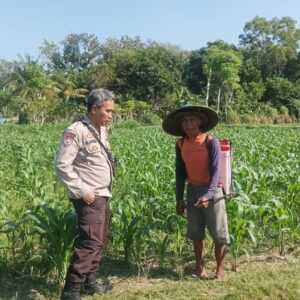 Polsek Batulayar Dorong Warga Sandik Manfaatkan Pekarangan Rumah