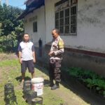 Bhabinkamtibmas Desa Barabali Dorong Warga Manfaatkan Pekarangan untuk Dukung Ketahanan Pangan
