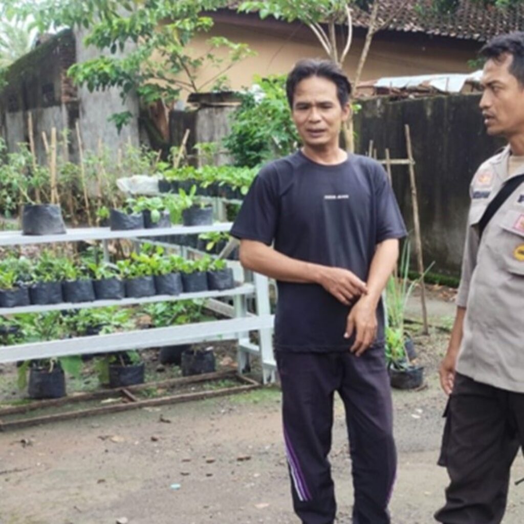 Bhabinkamtibmas Dorong Warga Labuapi Sulap Lahan Kosong Jadi Sumber Pangan