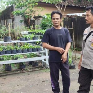 Bhabinkamtibmas Dorong Warga Labuapi Sulap Lahan Kosong Jadi Sumber Pangan
