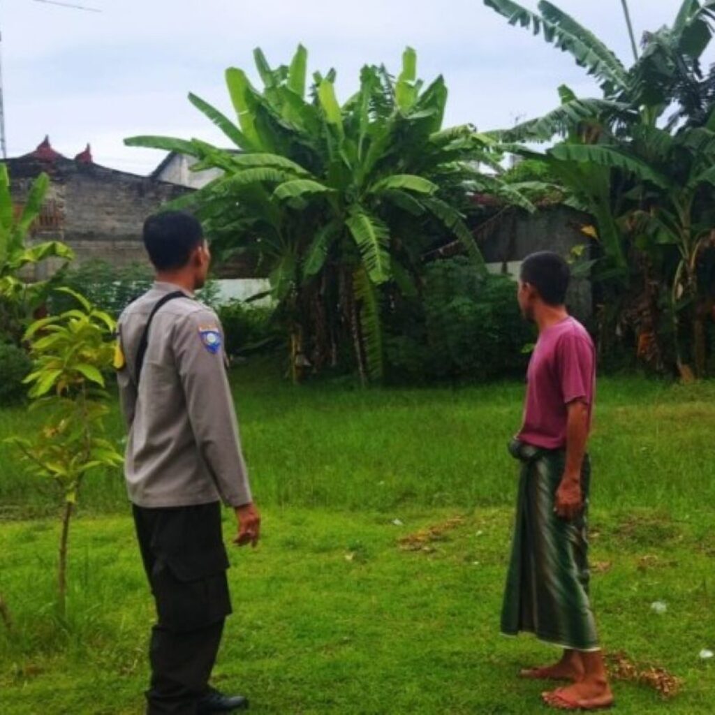 Polsek Batulayar Ajak Warga Senteluk Manfaatkan Lahan Kosong untuk Ketahanan Pangan