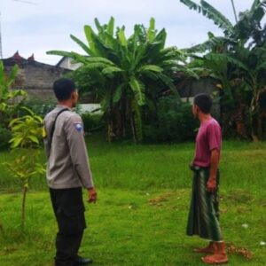Cara Bhabinkamtibmas Sulap Lahan Kosong Desa Jadi Sumber Ketahanan Pangan Warga