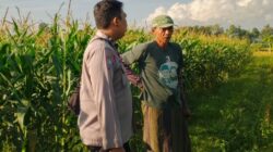 Dukung Ketahanan Pangan, Bhabinkamtibmas Polsek Labuapi Dampingi Warga Manfaatkan Lahan Pekarangan