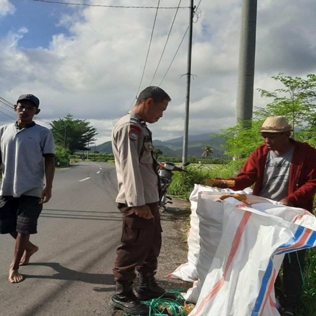 Wujudkan Kemandirian Pangan Desa, Polsek Gerung Kawal Pemanfaatan Lahan Tidur di Lombok Barat