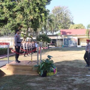 Kado Istimewa di Hari Bhayangkara Ke-80, Kapolres Bima Kabupaten Pimpinan Upacara Korps Raport Kenaikan Pangkat 42 Personel