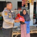 “Polisi Peduli”Jelang Puncak Hari Bhayangkara Ke-80, Polsek Bolo Polres Bima Kabupaten Menyantuni Lansia dan Anak Yatim