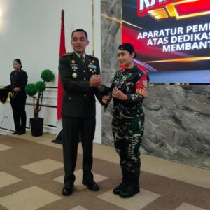 Dedikasi Nyata untuk Negeri, Babinsa Karang Bayan Terima Penghargaan pada HUT Polri Ke-80