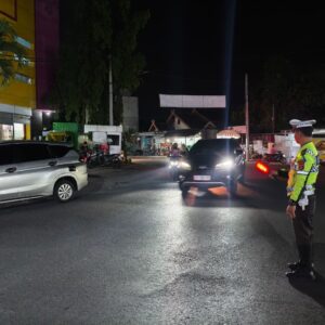 Blue Light Patrol dan Strong Point Malam, Satlantas Polres Dompu Hadir Wujudkan Kamseltibcar Lantas yang Aman dan Kondusif