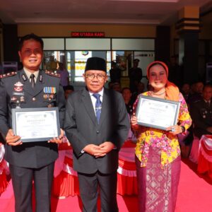 Inovatif dan Inspiratif, Kapolres serta Ketua Bhayangkari Lombok Utara Sabet Penghargaan dari Bupati di Hari Bhayangkara ke-80
