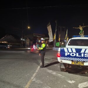 BLUE LIGHT PATROL DAN STRONG POINT MALAM, SAT LANTAS POLRES DOMPU HADIR WUJUDKAN KEAMANAN DAN KETERTIBAN LALU LINTAS