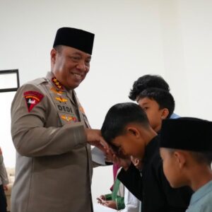 Revitalisasi Masjid Panggilan Sujud, Wakapolri Berbagi Kebahagiaan Bersama Anak-Anak Yatim
