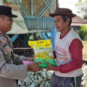 Polres Bima Kota Gelar Cooling System dan Salurkan Bansos HUT Bhayangkara ke-80 kepada Warga Lewirato