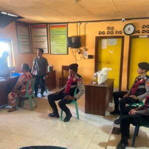 Patroli KRYD, Unit Patmor Satsamapta Polres Bima Kabupaten Bantu Angkat Penyaluran Pupuk Bersubsidi Bagi Masyarakat Desa Tente