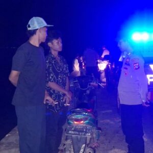 Jaga Situasi Kamtibmas di Wilayah Hukumnya Tetap Kondusif Polsek Soromandi Gelar Patroli Strong Point