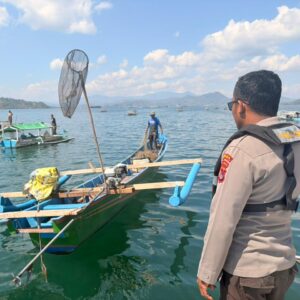 Intensifkan Patroli Perairan Satpolairud Polres Bima Kabupaten Jaga Keamanan dan Cegah Potensi Guankamtibmas Diwilayah Perairan Teluk Bima