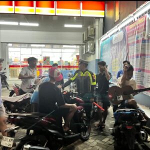 SATLANTAS POLRES DOMPU INTENSIFKAN BLUE LIGHT PATROL DAN STRONG POINT MALAM, WUJUDKAN KAMSELTIBCARLANTAS YANG AMAN DAN KONDUSIF