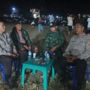 POLSEK HU’U AMANKAN TURNAMEN VOLI PT. STM CUP V, RATUSAN PENONTON NIKMATI PERTANDINGAN DENGAN AMAN DAN TERTIB