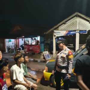 PATROLI MALAM POLRES DOMPU INTENSIFKAN DIALOG HUMANIS, AJAK MASYARAKAT PATUHI JAM MALAM DAN JAGA KAMTIBMAS