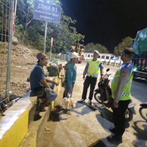 Polsek Kawasan Pelabuhan Laut Tano Gelar Patroli Dialogis, Penumpang Diimbau Utamakan Keselamatan