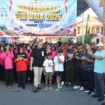 Semarak HUT Bhayangkara ke-80, Polres Sumbawa Gelar Bhayangkara Fun Walk Bersama Masyarakat