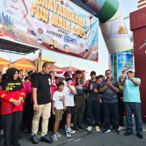 Semarak Hari Bhayangkara ke-80, Personel Brimob dan Bhayangkari Ikuti Fun Walk dan Senam Bersama di Sumbawa