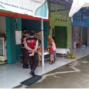 Polsek Tanjung Gelar Rawan Pagi di Pasar Tanjung, Himbau Pedagang hingga Kusir Cidomo Waspada Cuaca Ekstrem